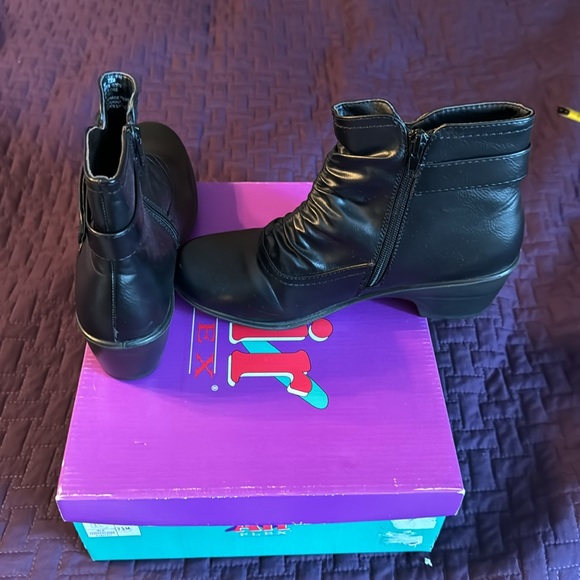 Air Flex Ankle Boots Sz 7.5 NIB - Picture 3 of 7